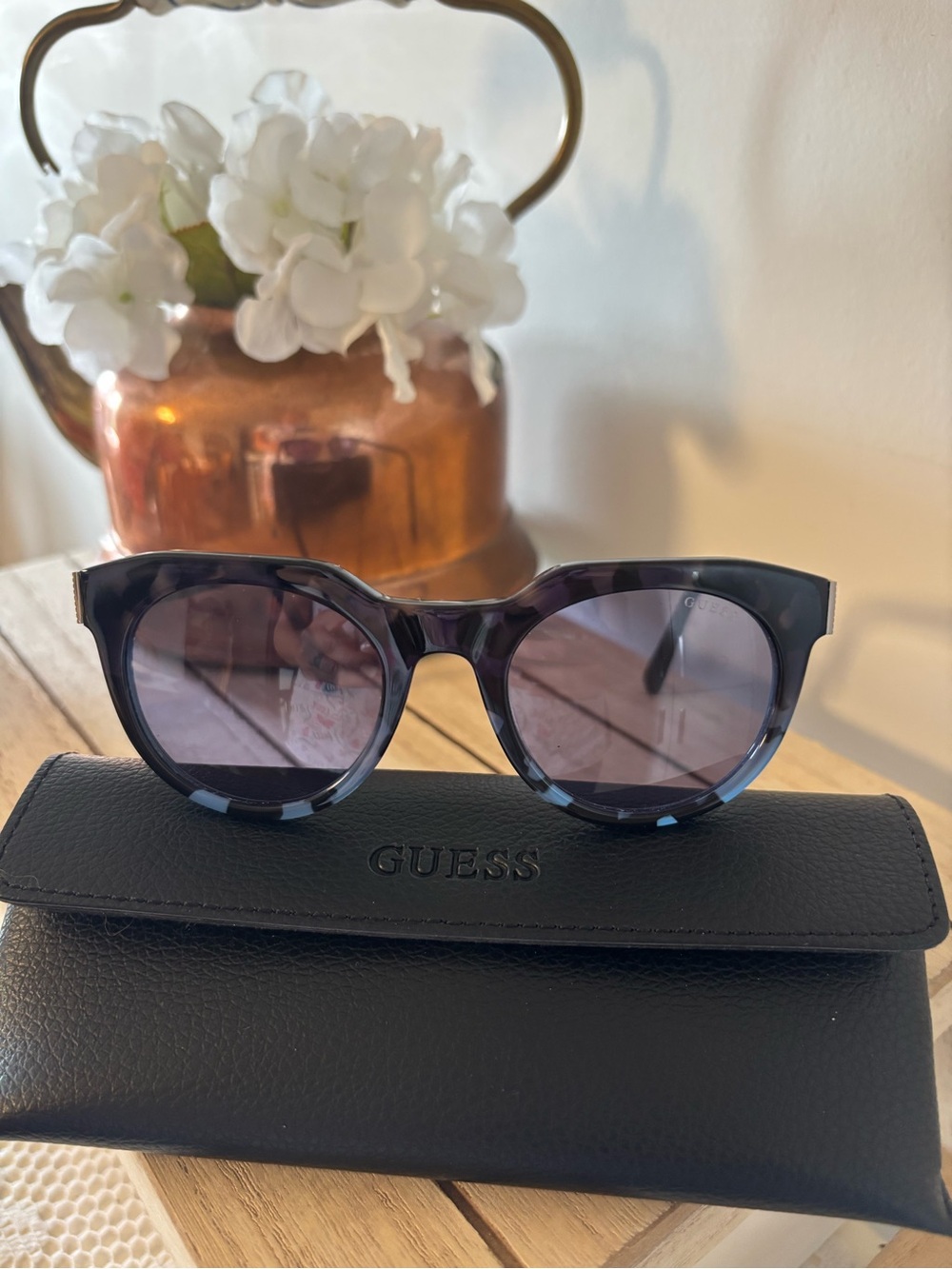 New GUESS Women's blue and black  Tortoiseshell Sunglasses